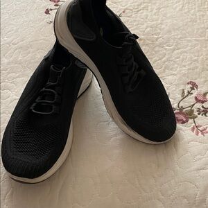 De Cat Black Athletic Sneakers